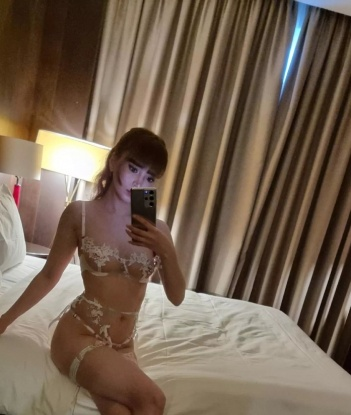 😘 Живу в Москве, где наша встреча будет полна страсти и наслаждения. 💋 У меня широкий спектр услуг, готовых удовлетворить твои самые сокровенные желания. 🌟 От классического секса до ролевых игр - мы сможем попробовать все, что пожелаешь. 💦 У меня есть множество положительных отзывов, которые подтверждают мою профессиональность. 🌹 Ты сможешь увидеть мои фото, чтобы убедиться в моей красоте и сексуальности. 📸 Не упусти возможность окунуться в мир наслаждения со мной! Пиши, и наши встречи будут незабываемыми. 🔥💫 Марина